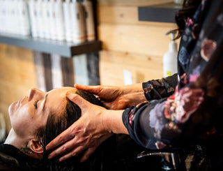 Ce n’est pas toi, c’est ton shampoing (et 6 autres traîtres capillaires)